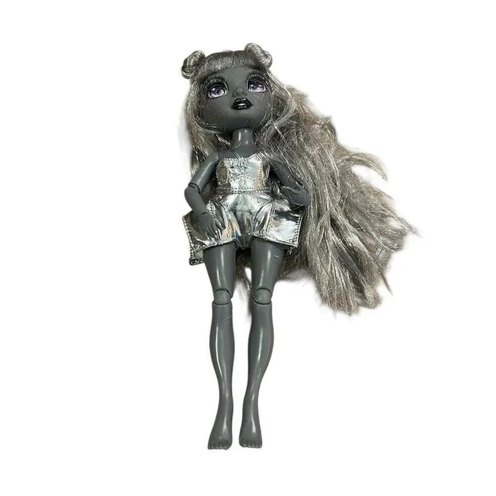 Rainbow High Shadow High Luna Madison Silver Hair Doll Chair Purse Earrings Shoe